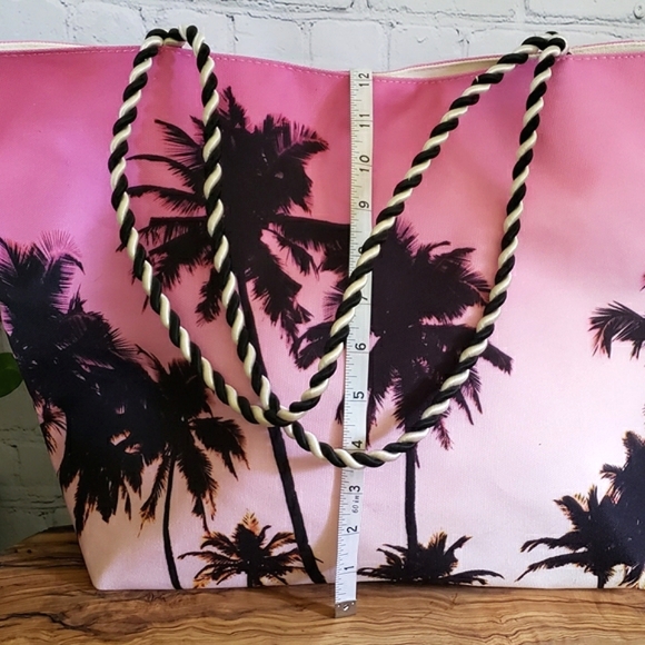 Palm Tree Beach Tote - Pink, Black & White- AVON - Picture 4 of 11